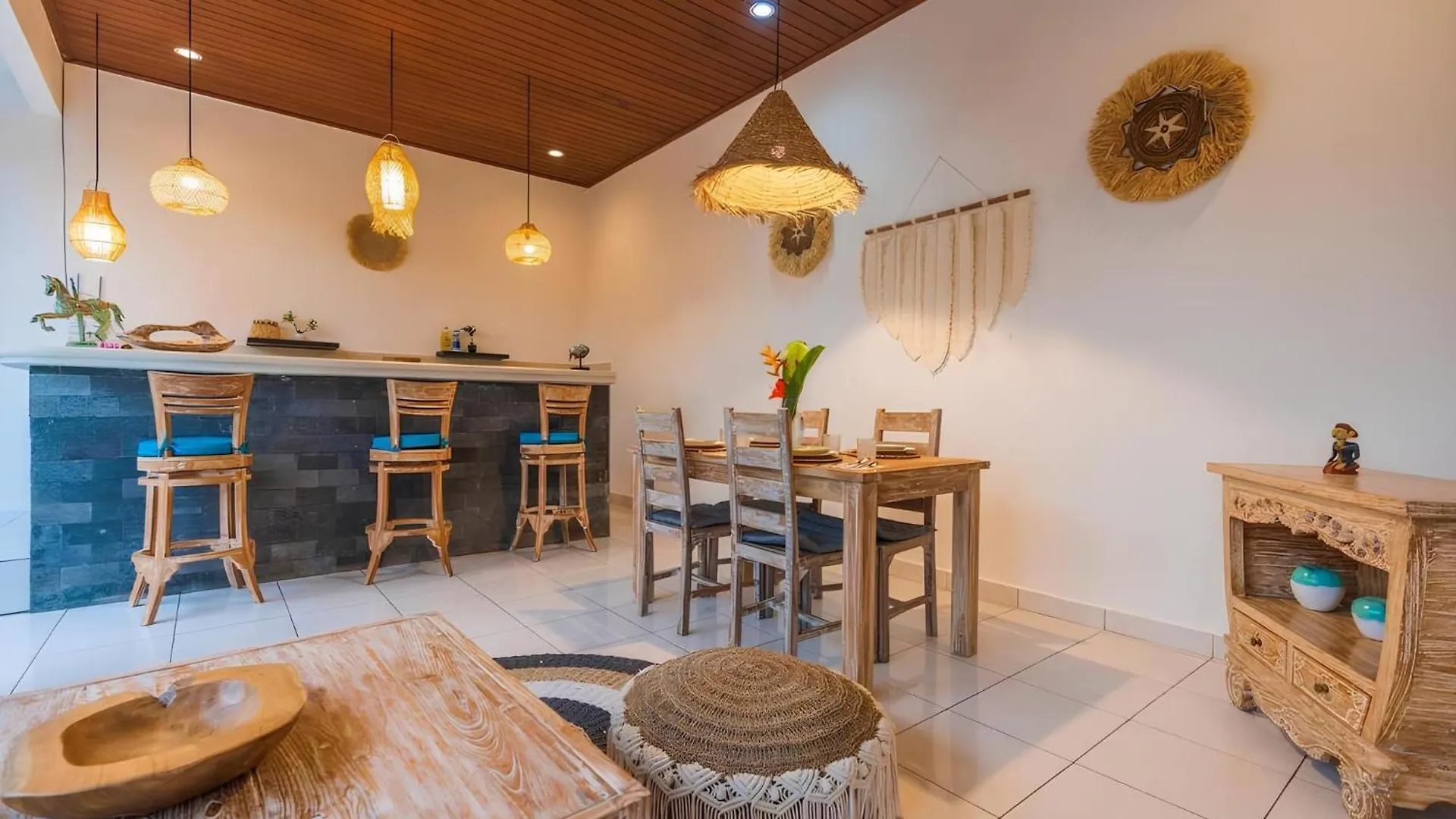 Taman Pangeran Villa In Seminyak, 2Br Large Pool, Prime Location !